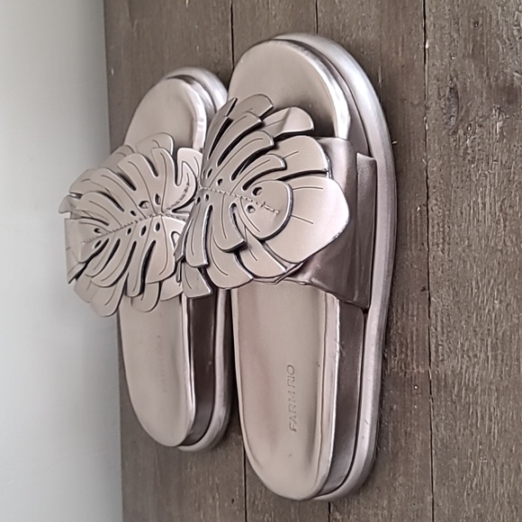 FARM Rio Shoes - Farm Rio Monstera Leaf Slide Vegan Metallic Leather Size 8 NEW